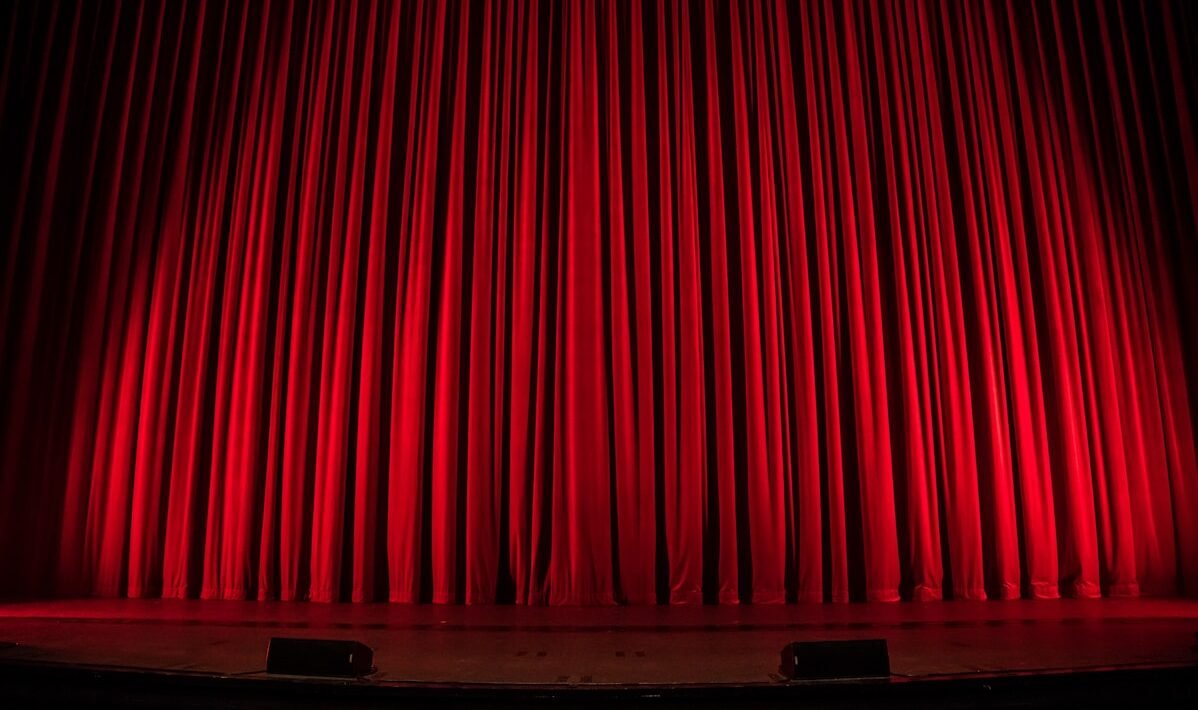 red theater curtain sale cinematografiche